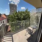 Crown Luxury 2br In Downtown