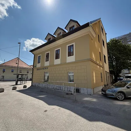 Crown Luxury 2br In Downtown Apartment *