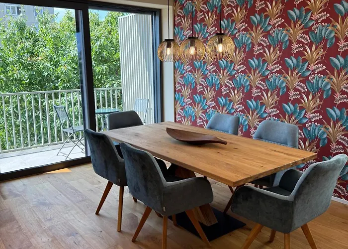 Crown Luxury 2br In Downtown Apartment