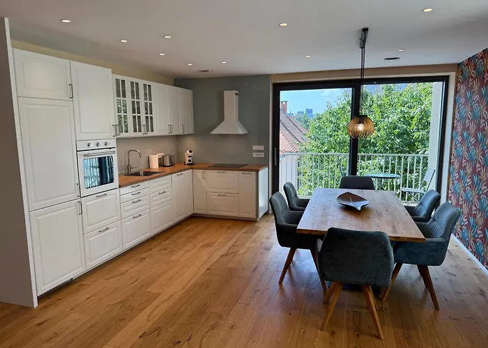 Crown Luxury 2br In Downtown Apartment