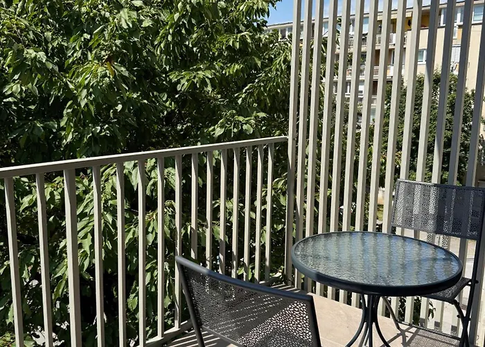 Crown Luxury 2br In Downtown Apartment Laibach