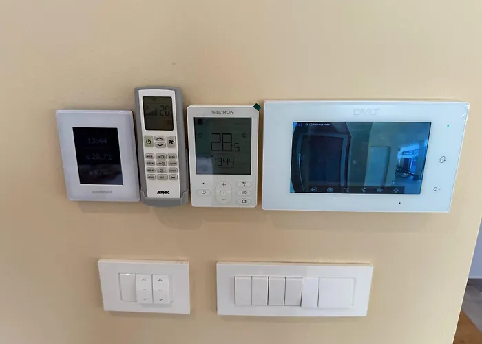 Crown Luxury 2br In Downtown Apartment *