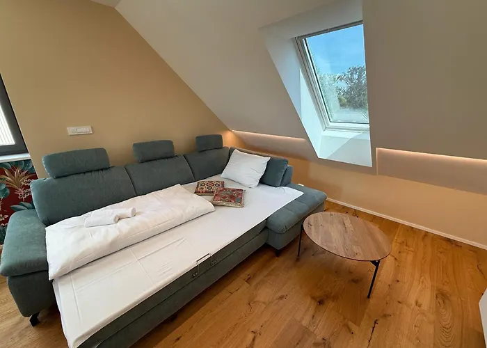 Crown Luxury 2br In Downtown Apartment