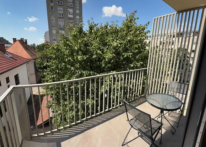 Crown Luxury 2br In Downtown