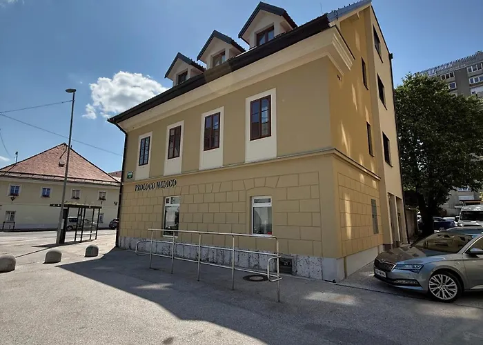 Crown Luxury 2br In Downtown Apartment *